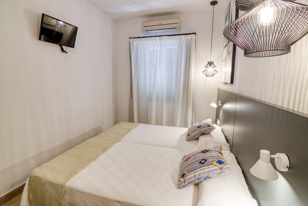 Hostal La Isla ماهون المظهر الخارجي الصورة