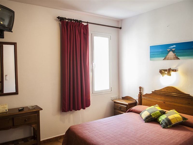 Hostal La Isla ماهون المظهر الخارجي الصورة