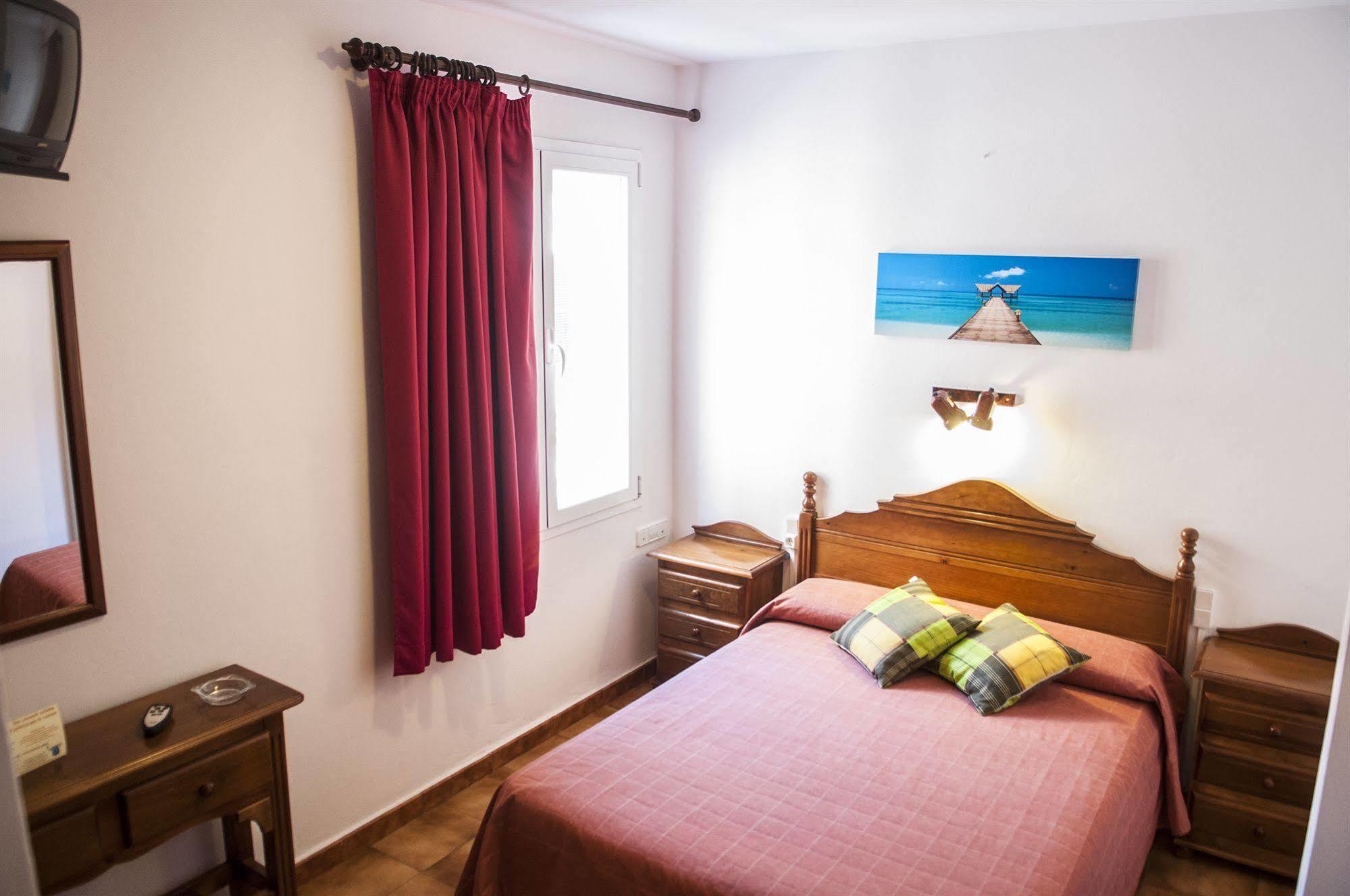 Hostal La Isla ماهون المظهر الخارجي الصورة