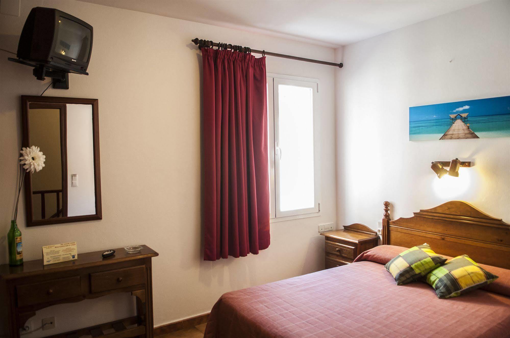 Hostal La Isla ماهون المظهر الخارجي الصورة