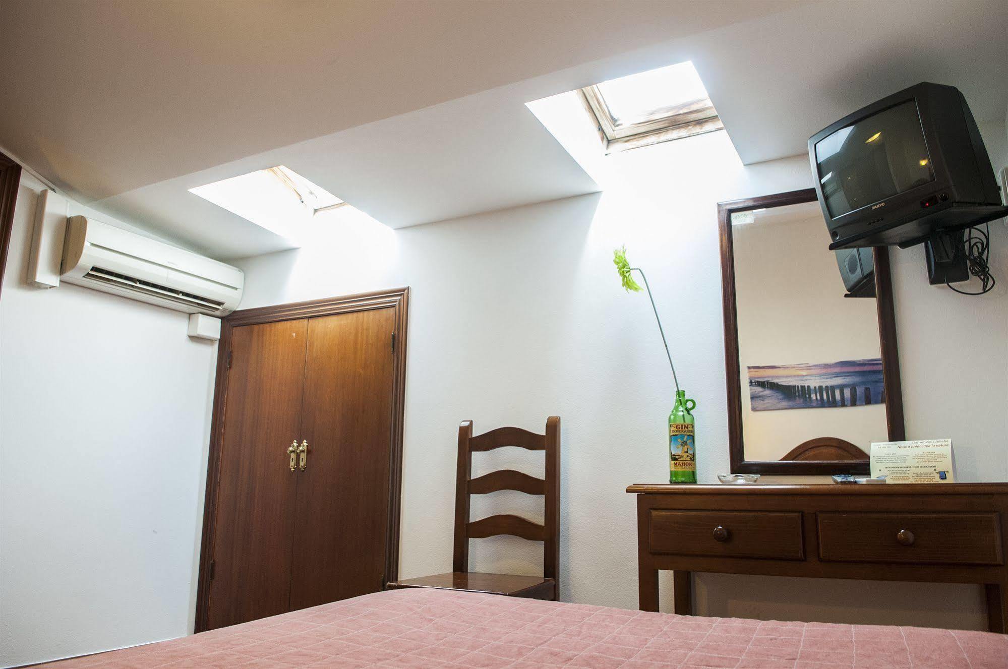 Hostal La Isla ماهون المظهر الخارجي الصورة